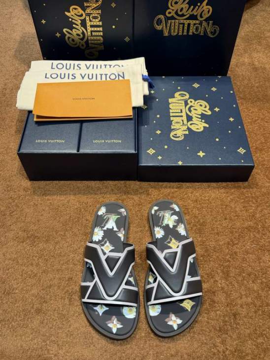 Picture of Louis Vuitton Slippers _SKULVsz39-44hnx05091503